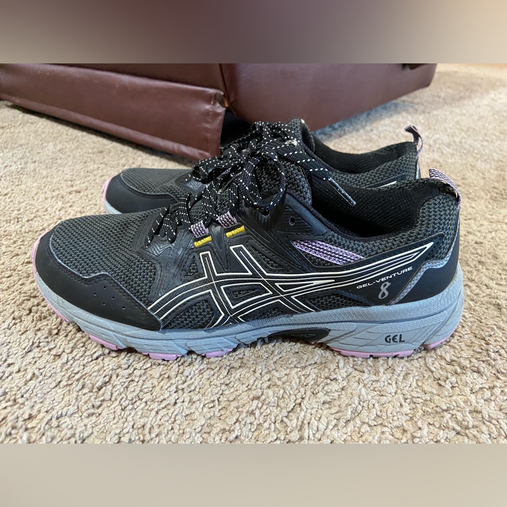 Asics Gel Venture 8 Women's Trail Running Sneaker Black/Ivory/Purple Size 9 Us